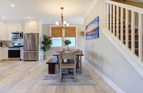 Pacific Beach Casa | EASY BREEZY Cottage Seabrook WA! Dog friendly w/ Hot Tub