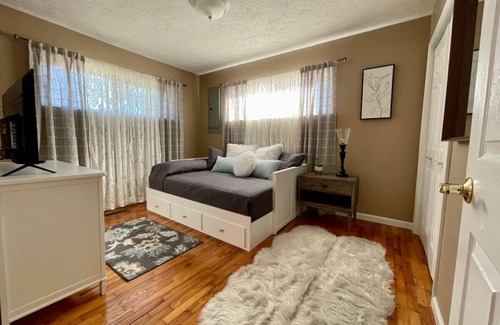 Rockwood Casa | EASY Checkout, Safe, Comfy 3 bd w/KING Pets OK