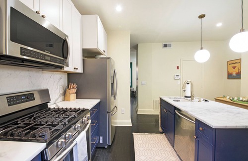 McGinley Square Apartamento | Easy Commute to NYC Budget Stay + Pet Friendly