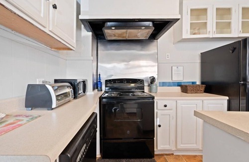 Richmond Hill Casa | Easy Drive to Pembroke & Historic District+Pets