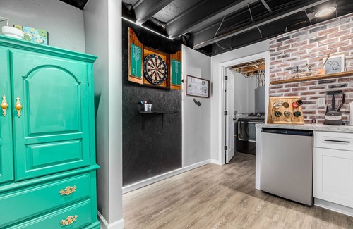 New Baltimore Casa | Easy Stay in Anchor Bay - Gym | Theater | Sleeps12