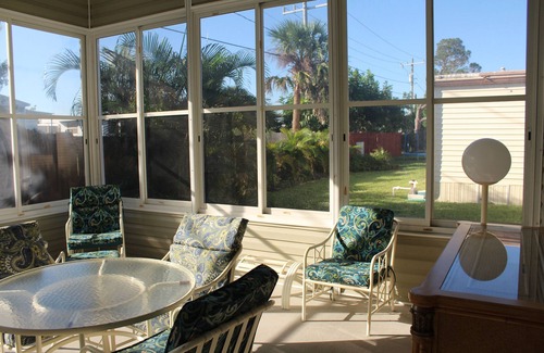 Hobe Sound Casa | Easy Sunny Florida Getaway - 10 mins to the beach!