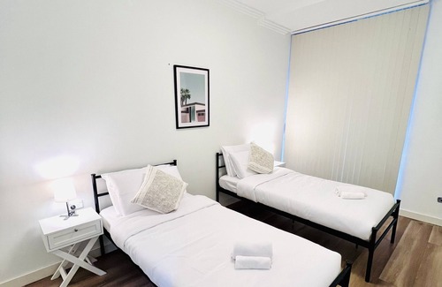 Turrella Apartamento | Easy to get into The city and airport by train, self check in and private entry