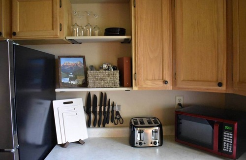 Three Oaks Casa | Easy walk to downtown Three Oaks