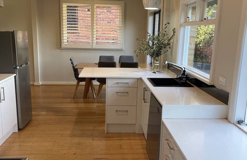 Malvern East Casa | Easy Walk to station-Pets Welcome-Golf Course Views