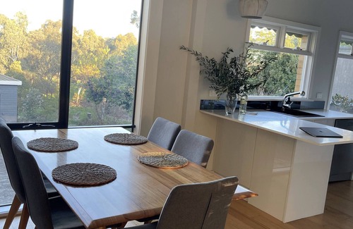 Malvern East Casa | Easy Walk to station-Pets Welcome-Golf Course Views