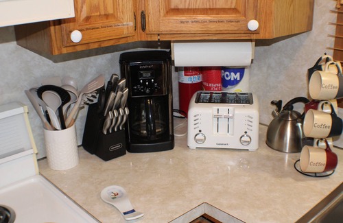 Lackawaxen Casa | Easy walk to the ski slopes and the shop.