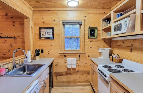 Mazama Cabina | Easy Winters - one bedroom cabin at Wilson Ranch