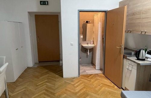 Vienna Hotel | easybook-in