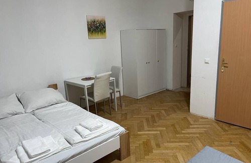 Vienna Hotel | easybook-in