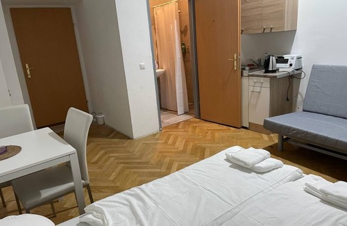 Vienna Hotel | easybook-in