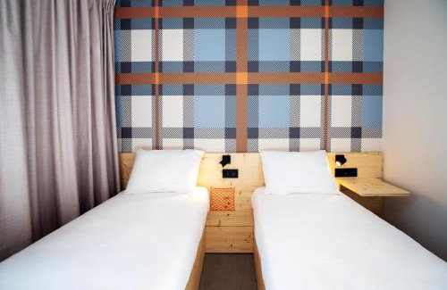 La Villette Hotel | easyHotel Marseille Euromed