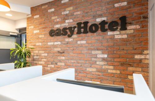 Warwick Hotel | easyHotel Victoria