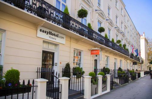 Warwick Hotel | easyHotel Victoria