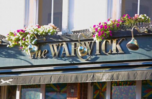 Warwick Hotel | easyHotel Victoria