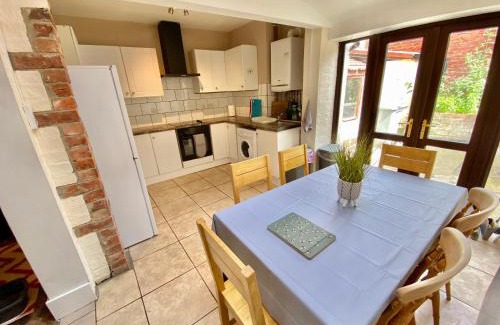 Grantham Apartamento | EasyRest House 1 Grantham - 6 Beds & Free Parking - Spacious & Comfy - Access to A1, Town Centre & Shops
