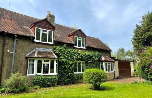 Old Somerby Casa | EasyRest - Spacious Detached House - 10 Beds - 5 Bedrooms - 4 Bathrooms - Secure Parking 5 Vehicles - Excellent Road Links - Perfect for Contractors & Large Groups