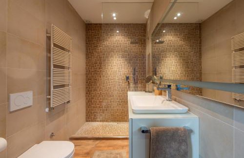 Tricolore Apartamento | EasyTopStay - Tricolore Modern and Cozy Apartment