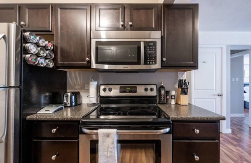Southwest Calgary Condominio | Coma, beba, compre, viva y sea feliz en 17th Avenue Executive Luxury Living