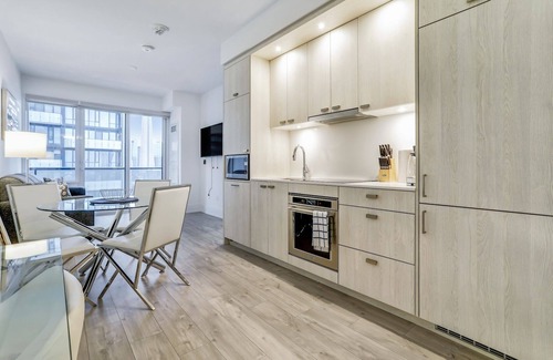 Fashion District Condominio | Eat Play Work - New! Front & Spadina Luxury Condo
