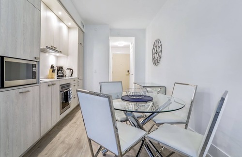 Fashion District Condominio | Eat Play Work - New! Front & Spadina Luxury Condo