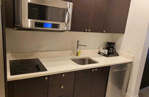 Doral Condominio | Eat, Sleep, Golf, Repeat, King Suite with Kitchen