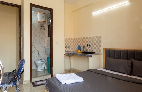 Sainik Farm Casa | Eat Sleep Wander Studio Apartments