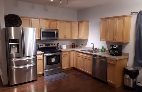 Timberlea Apartamento | Eazi Queen Bedroom Su