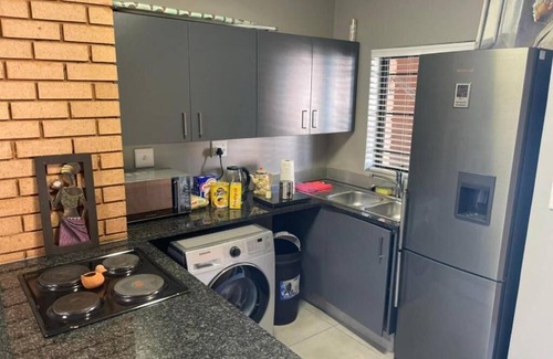 Greater Johannesburg Metropolitan Area Apartamento | Eazy Apartment by Mall of Africa