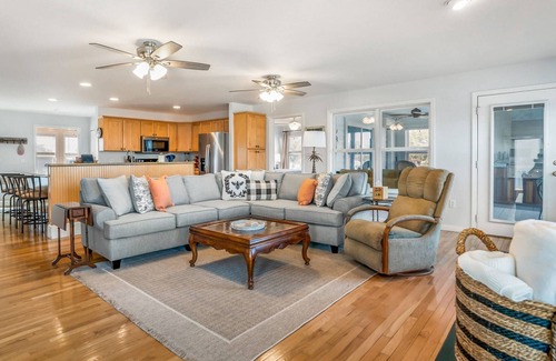 Beachwalk Casa | Ebb Tide Beach Cottage on Harbor Island: Ocean Views, Resort Pool, and Family Fun!