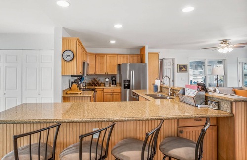 Beachwalk Casa | Ebb Tide Beach Cottage on Harbor Island: Ocean Views, Resort Pool, and Family Fun!