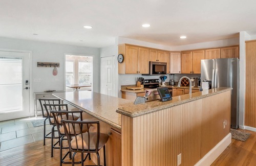 Beachwalk Casa | Ebb Tide Beach Cottage on Harbor Island: Ocean Views, Resort Pool, and Family Fun!