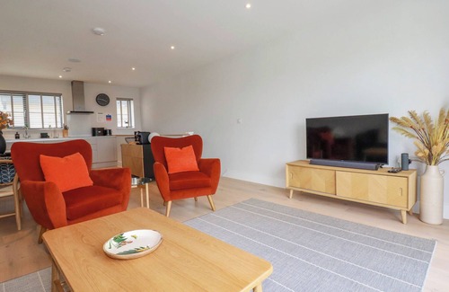 Porth Cabaña | EBBTIDE, family friendly, with a garden in Newquay