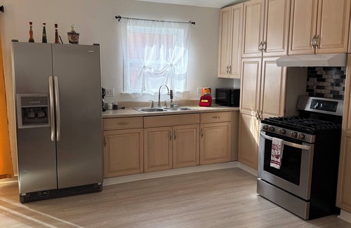 Waukegan Casa | Eben-Ezer House, 7 mins to The Naval Base.