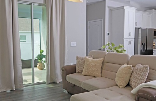 Palm Bay Casa | Ebenezer House 3-bedroom in awesome Palm Bay with AC, treadmill room