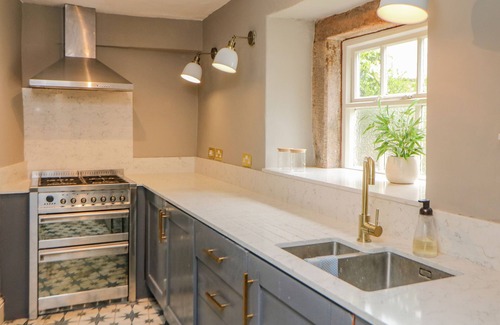 Hope Valley Cabaña | EBENEZER HOUSE, pet friendly, character holiday cottage in Hope
