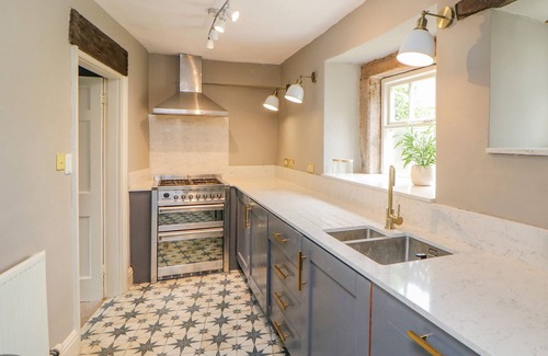 Hope Valley Cabaña | EBENEZER HOUSE, pet friendly, character holiday cottage in Hope