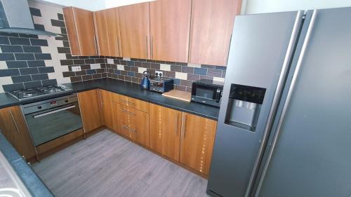 Ecclesfield Casa | Ecclesfield Cottage - Two Bedrooms in Sheffield near Peak District with fast Wi-Fi, off-street parking and garden