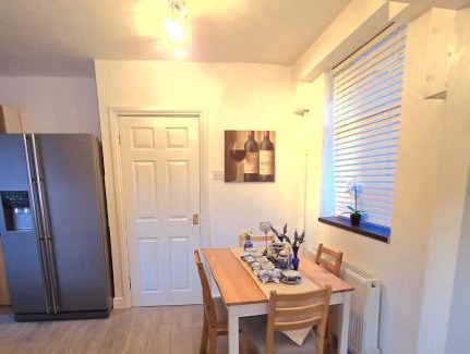 Ecclesfield Casa | Ecclesfield Cottage - Two Bedrooms in Sheffield near Peak District with fast Wi-Fi, off-street parking and garden