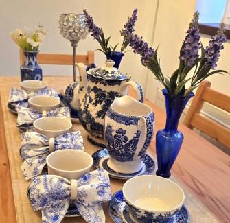 Ecclesfield Casa | Ecclesfield Cottage - Two Bedrooms in Sheffield near Peak District with fast Wi-Fi, off-street parking and garden