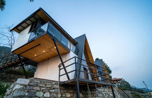Bhimtal Villa | Echo By The Lakes Pet-friendly Retreat by the Lake With Game Zone & Garden