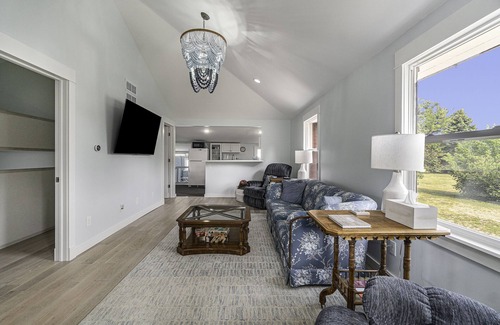 Frankfort Cabaña | Echo's Cove- Downtown Cottage- 1 Mile from Lake Michigan