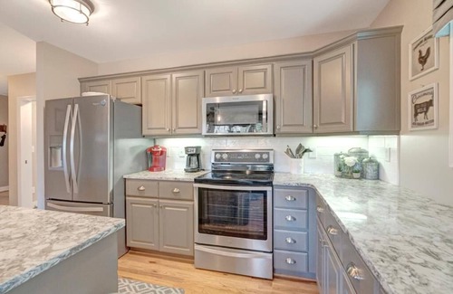 Foscoe Condominio | Echota Wintergreens 1611- Mountain Condo, Gated Resort, Indoor/Outdoor Pools and Hot Tub, Fitness...