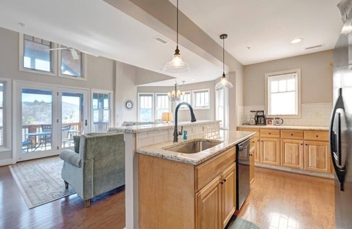 Foscoe Condominio | Echota Wintergreens 1732- Mountain Condo, Top Floor, Gated Resort, Indoor/Outdoor Pools and Hot T...