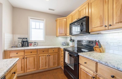 Foscoe Condominio | Echota Wintergreens 1732- Mountain Condo, Top Floor, Gated Resort, Indoor/Outdoor Pools and Hot T...