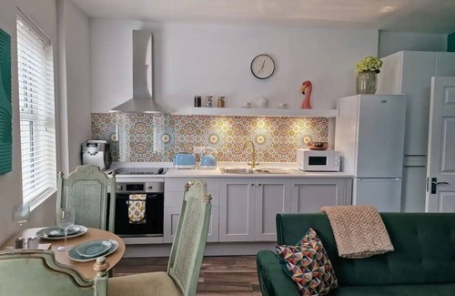 Montpellier Casa | Eclectic 1BD in the Heart of Cheltenham
