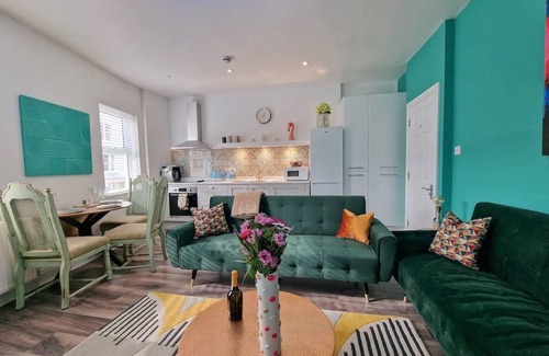 Montpellier Casa | Eclectic 1BD in the Heart of Cheltenham