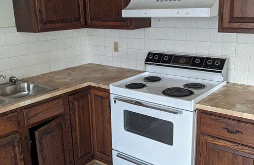 Hutchinson Apartamento | Eclectic 2-bedroom apartment in terrific Hutchinson with AC