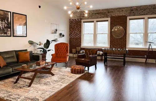 Spencer Apartamento | Eclectic 2 Bedroom Loft in Historic Spencer