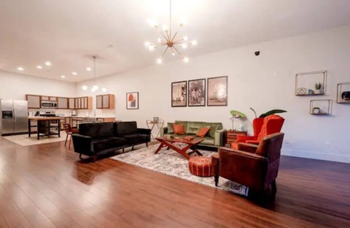 Spencer Apartamento | Eclectic 2 Bedroom Loft in Historic Spencer